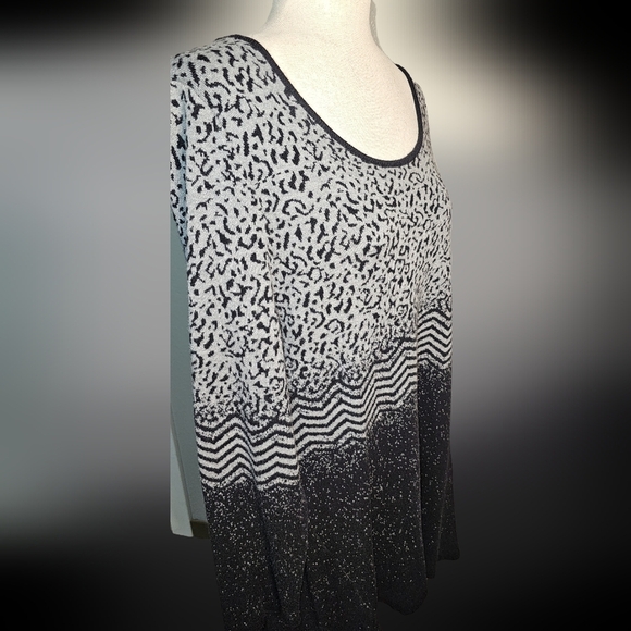 Patterned Black and White Women's Tunic Sweater Size 3x - Picture 2 of 10